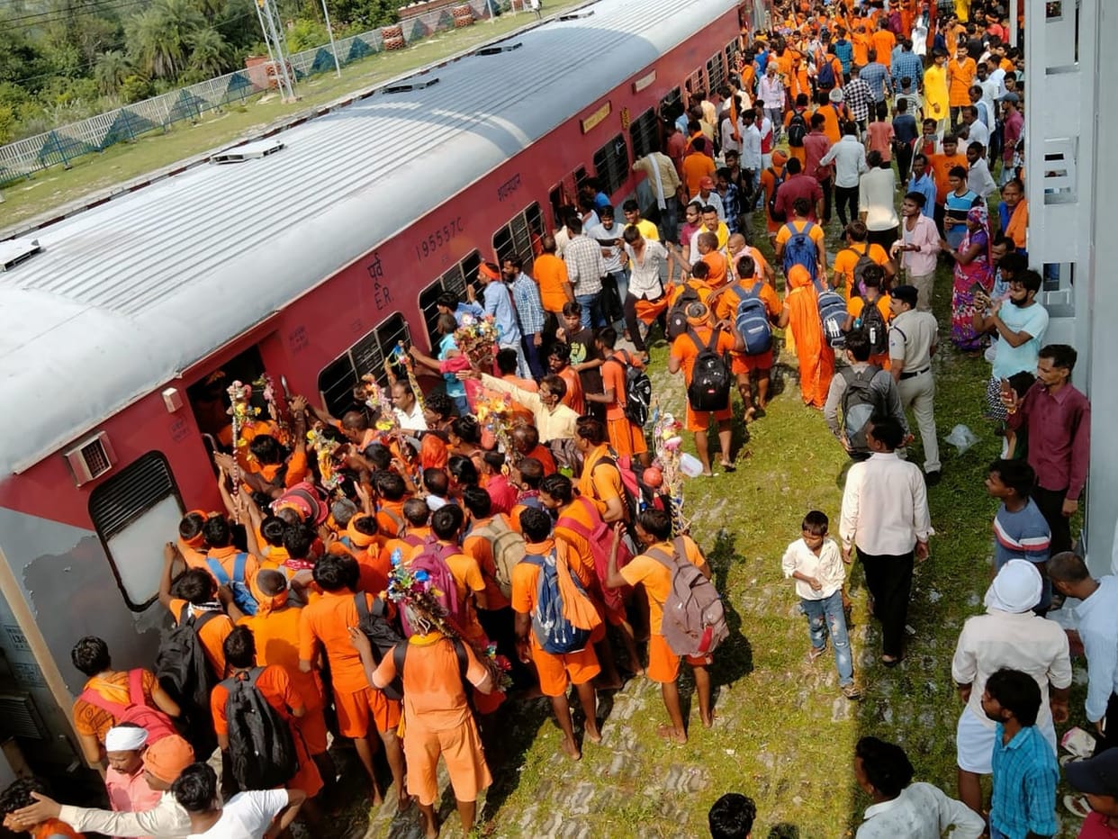 Minister of State flagged off a group of Kanwariyas for Babadham
