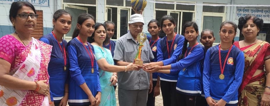 Dr. Sudama Prasad's winning team honored at district level
