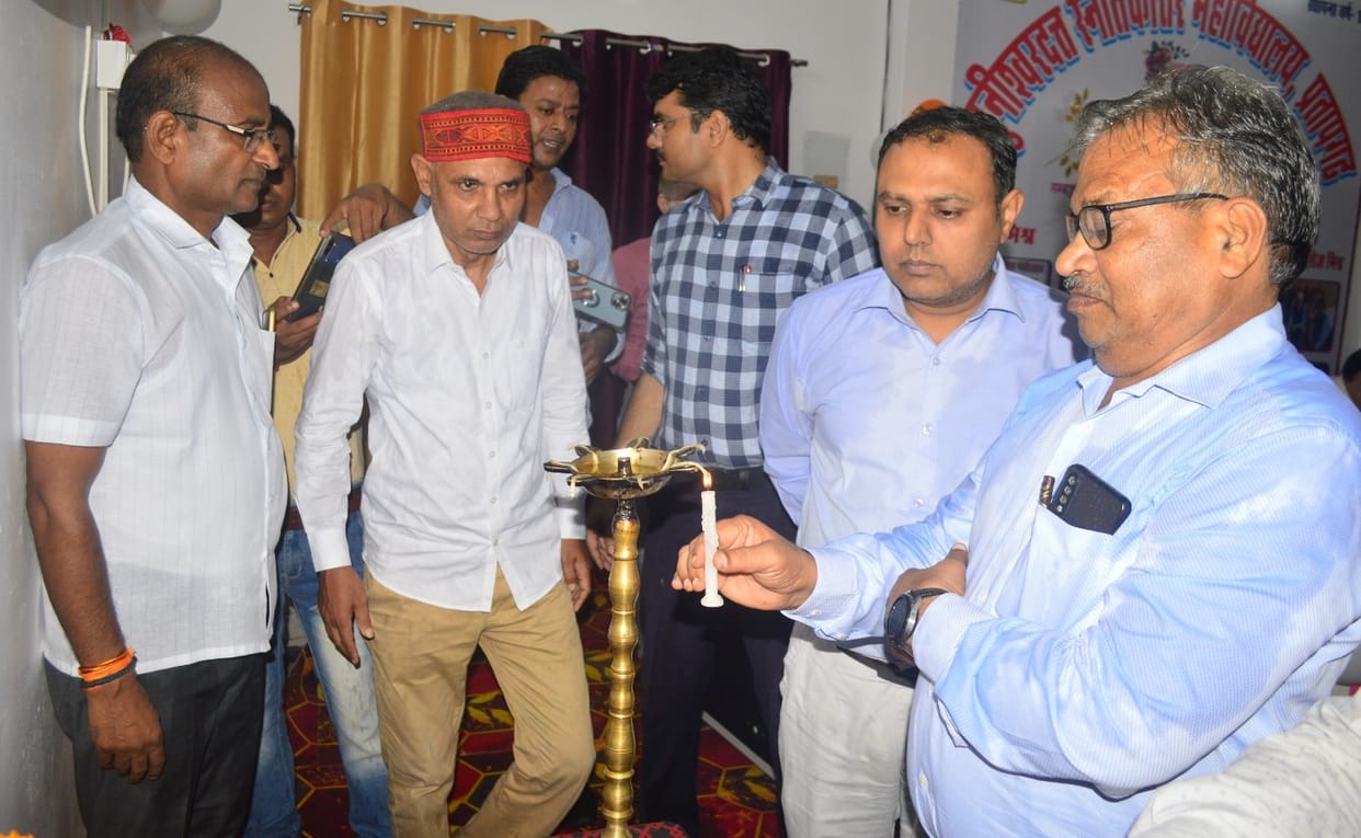 Now smart classes will be made in the college too, studies will be done through projectors