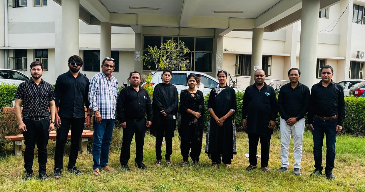 Clerks demonstrated wearing black clothes