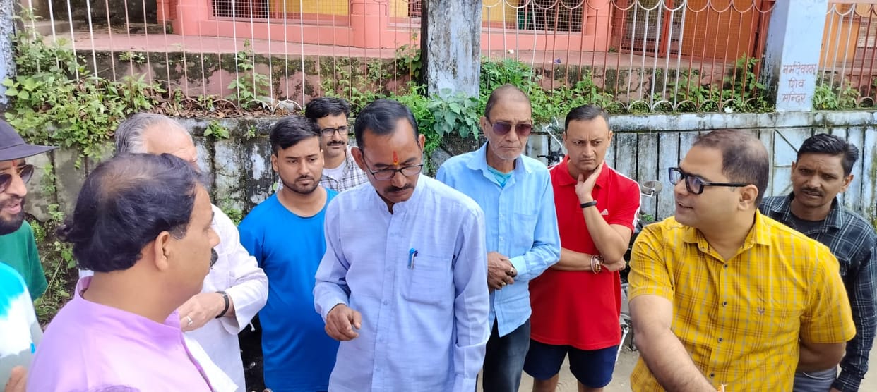 Debris entered houses in Ranidhara, people demonstrated