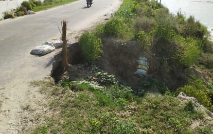 Ramganga submerged the roads of coastal villages, erosion on the state highway