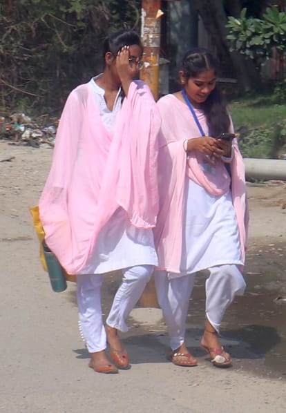 The high humidity made people miserable