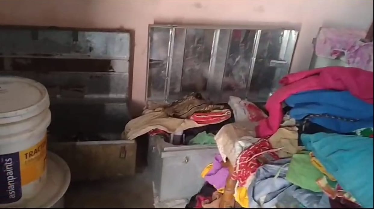 Theft worth lakhs in two houses including that of a policeman