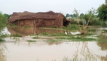 Water level reduced, but problems did not reduce