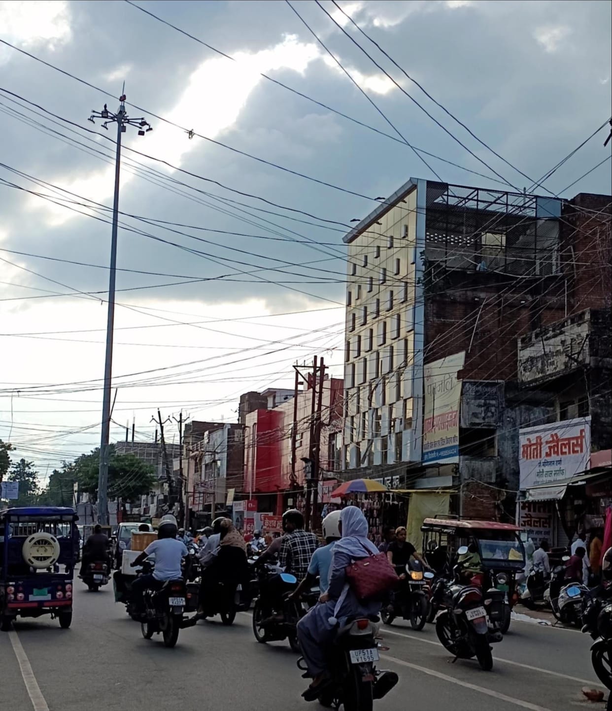 Purvi air ne Badla mausam ka mijaj
