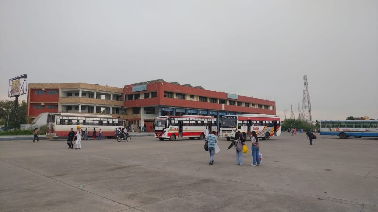 50 electric buses will be available soon, charging points will be built in city and cantt.