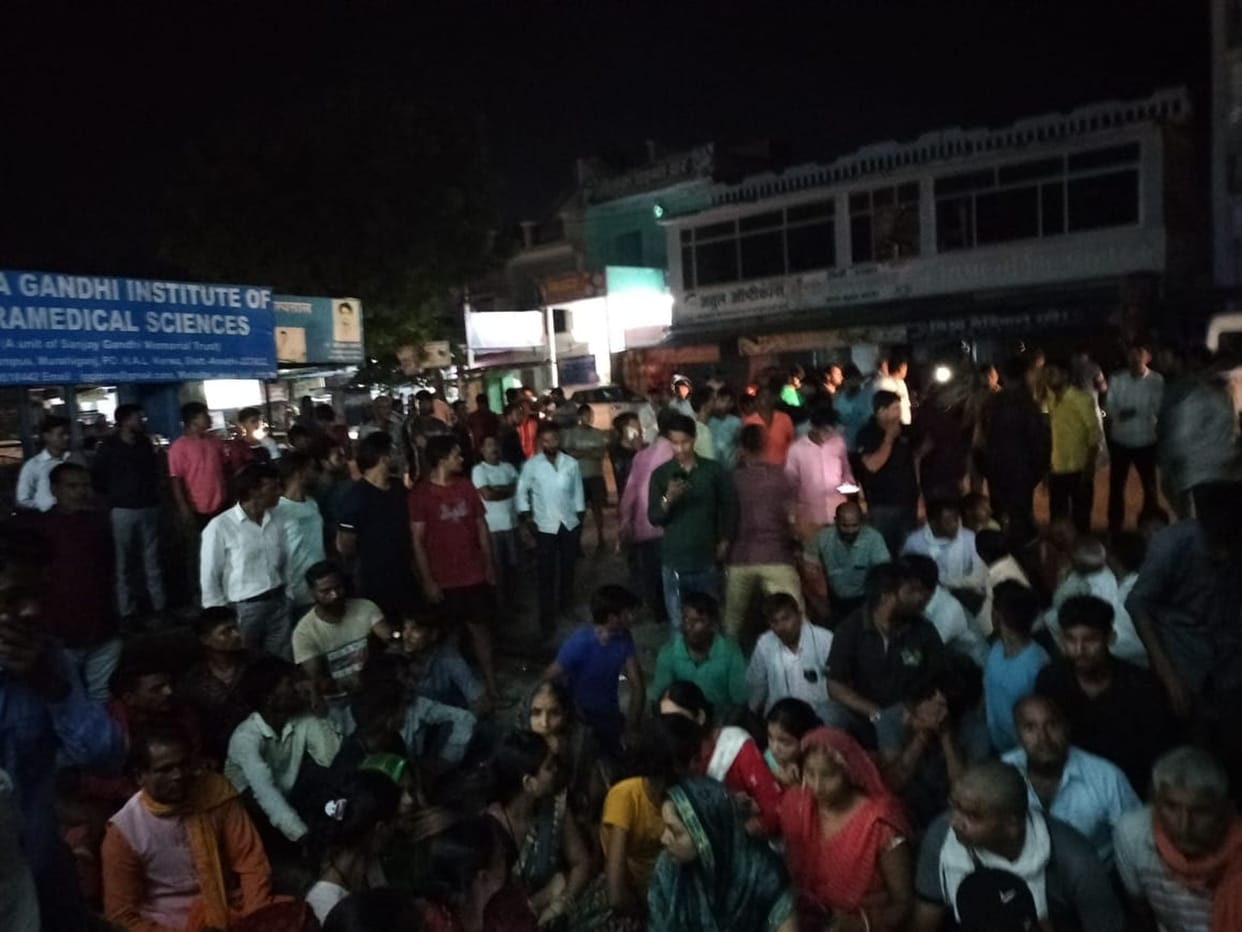 Married woman dies during treatment, protest over dead body