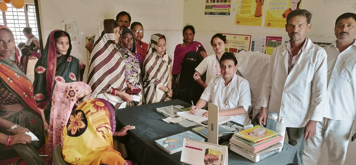 Specialist doctors treated 2,595 patients in the health fair.