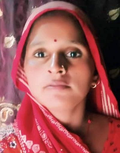 Budaun News: पारिवारिक कलह के बाद महिला ने फंदे से लटककर दे दी जान Woman commits suicide by hanging after family dispute