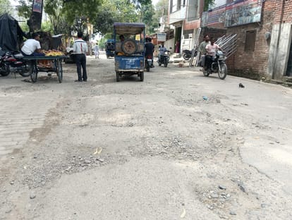 Officers turned a blind eye to deadly potholes, you should walk with your eyes open