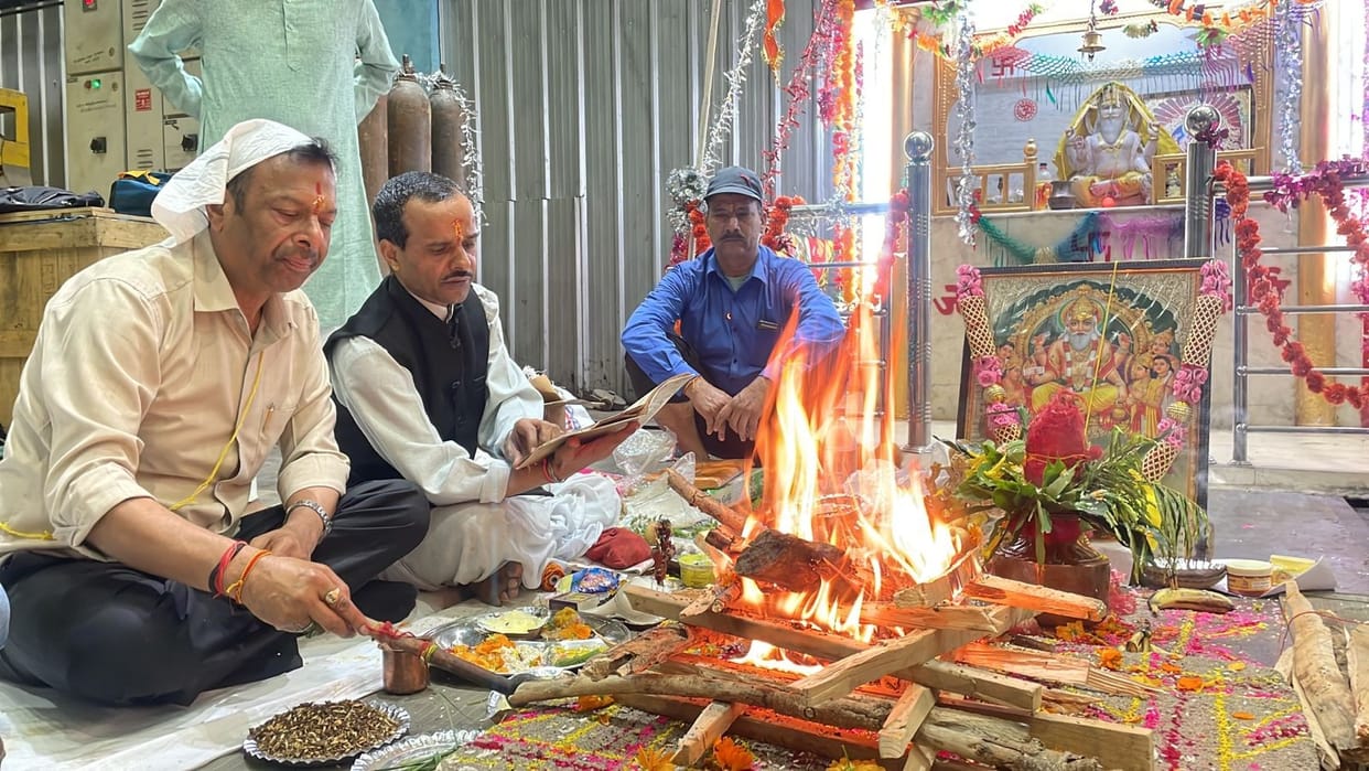 Vishwakarma Day: Machine worshiped, Prasad distributed