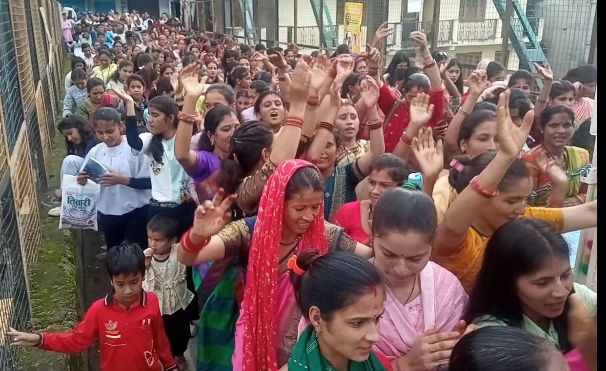 Devotees gathered in the grand Rath Yatra of Lord Jagannath