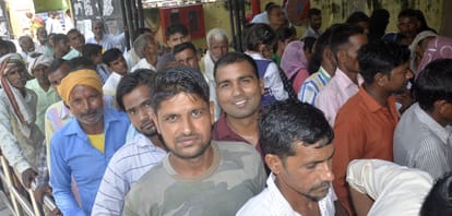 The outbreak of fever is not decreasing, now a woman died in Dahagawan.