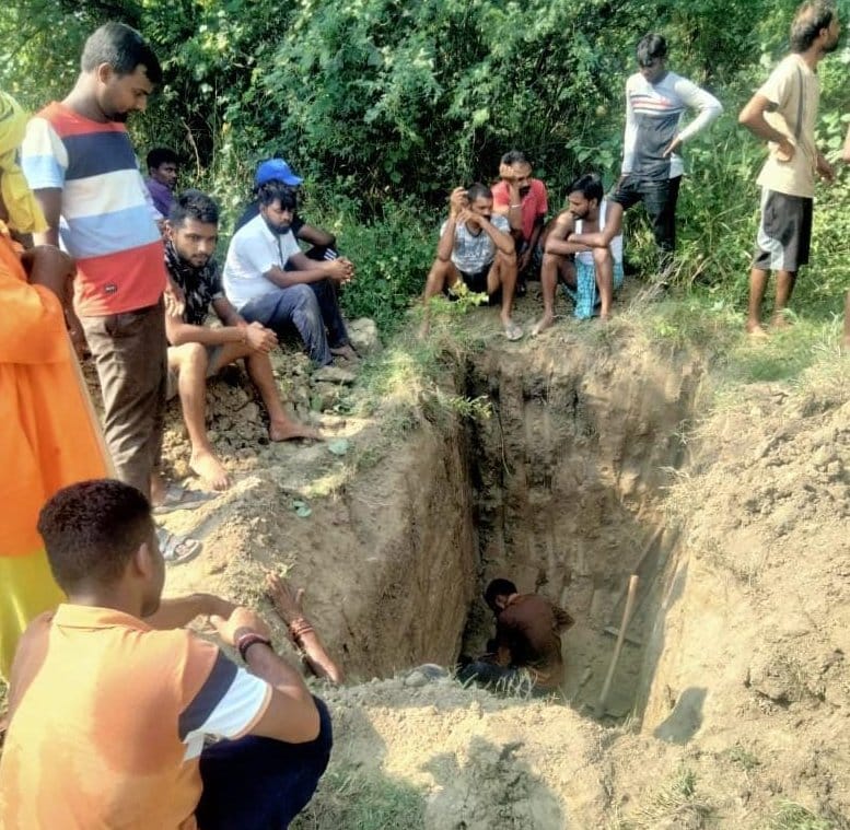 The family lamp extinguished, both innocent children buried in the same grave