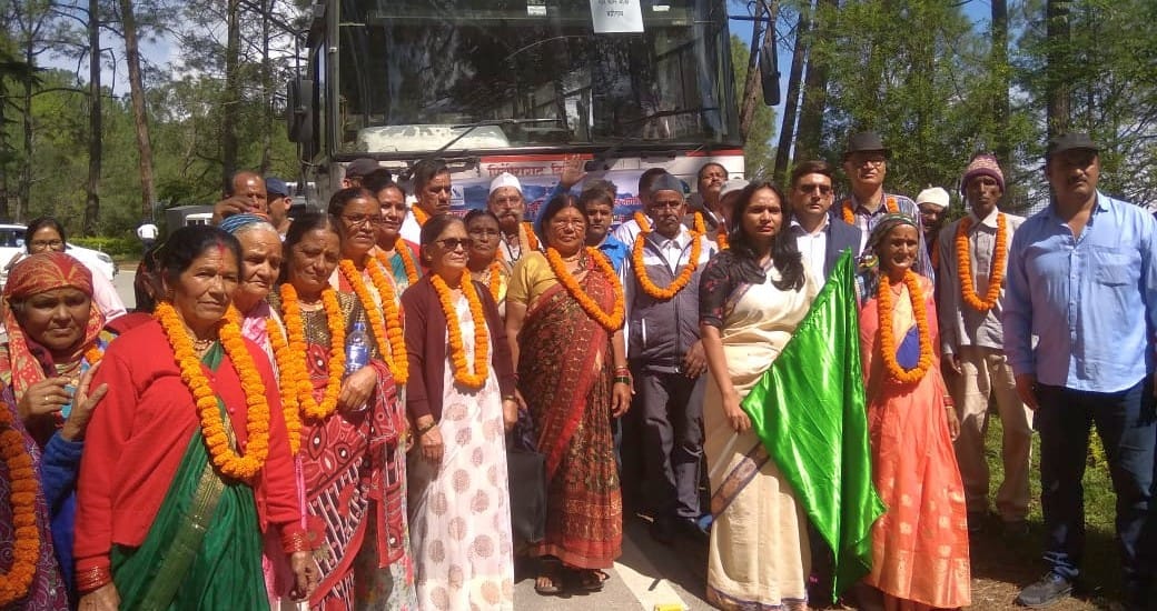 Group of 32 senior citizens leaves for Badrinath