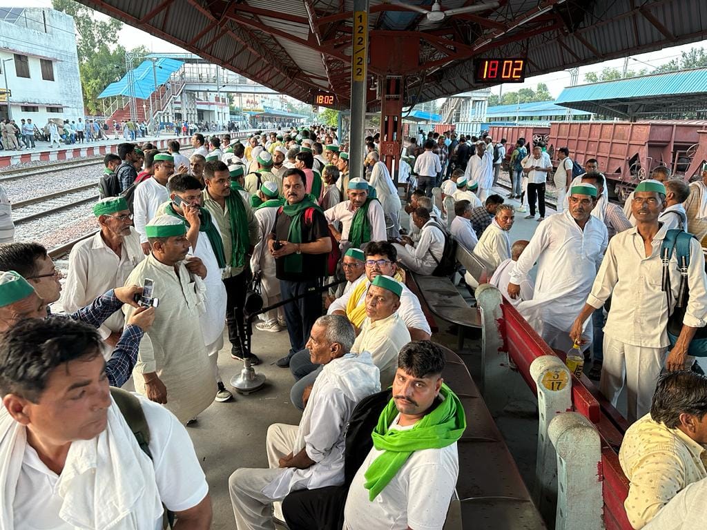 Farmers left from Nauchandi, will demand their rights in Lucknow today