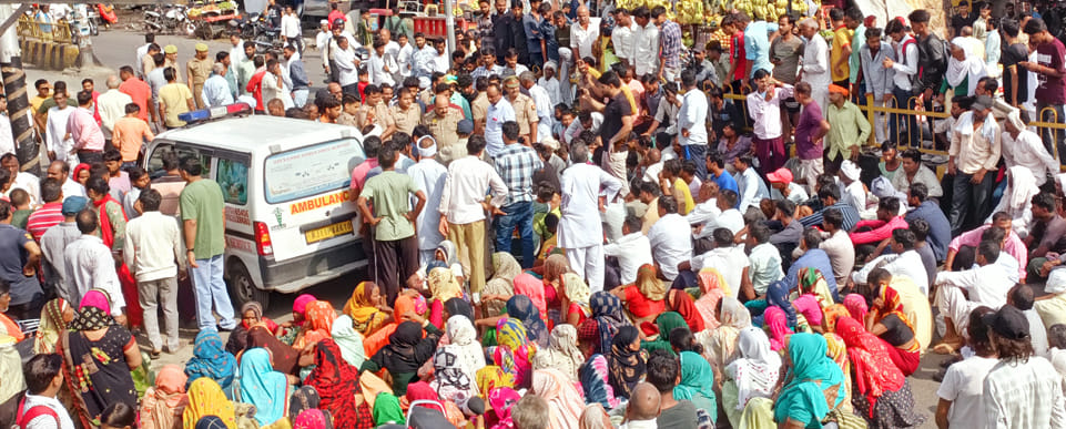 Jam imposed on death of young man, commotion for three hours