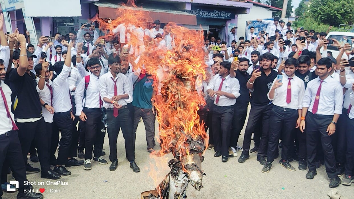 Protest against MLA Bisht, procession taken out