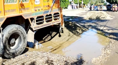 Finally the municipality started the work of filling the potholes