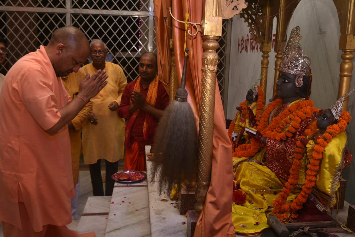 Chief Minister offered prayers at Vishwakarma Temple