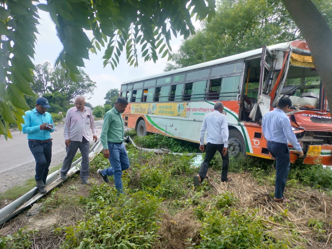 Uncontrolled roadways bus collides with divider