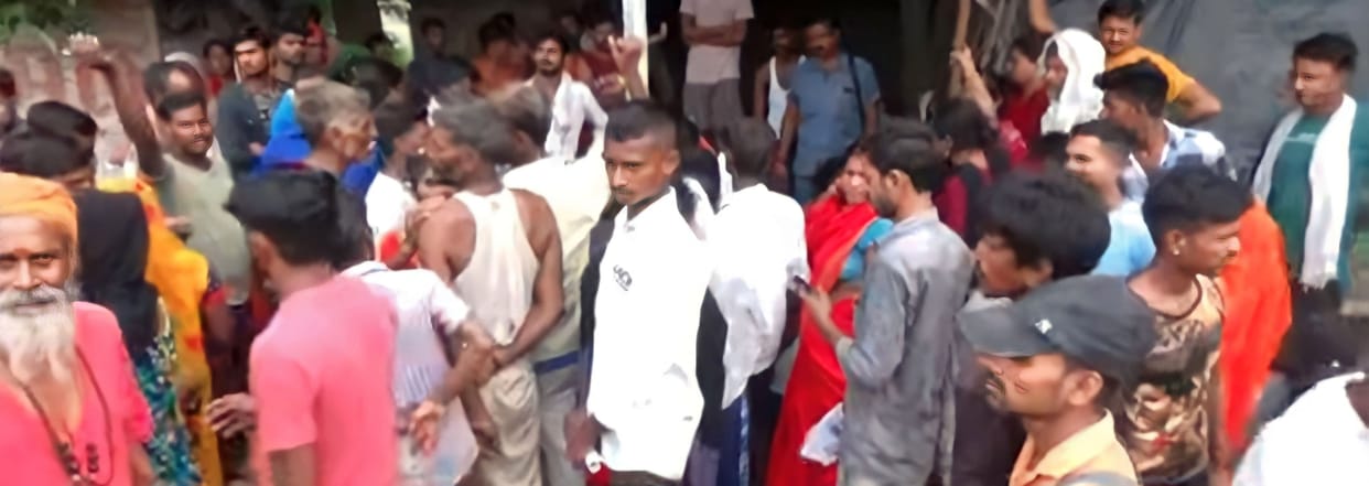 When he refused to drink liquor, the drunkards beat the shopkeeper to death