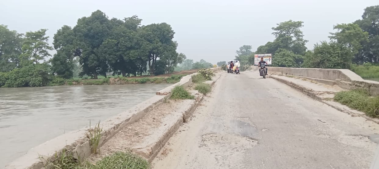 The old bridge is not fit for use, the construction of the new one is stuck due to lack of NOC.