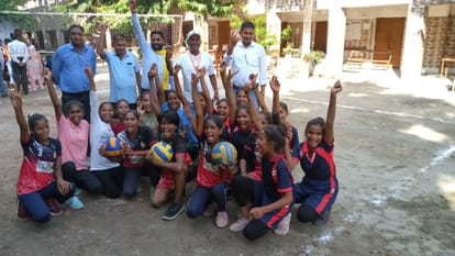 Bundibhud girls team won divisional volleyball competition