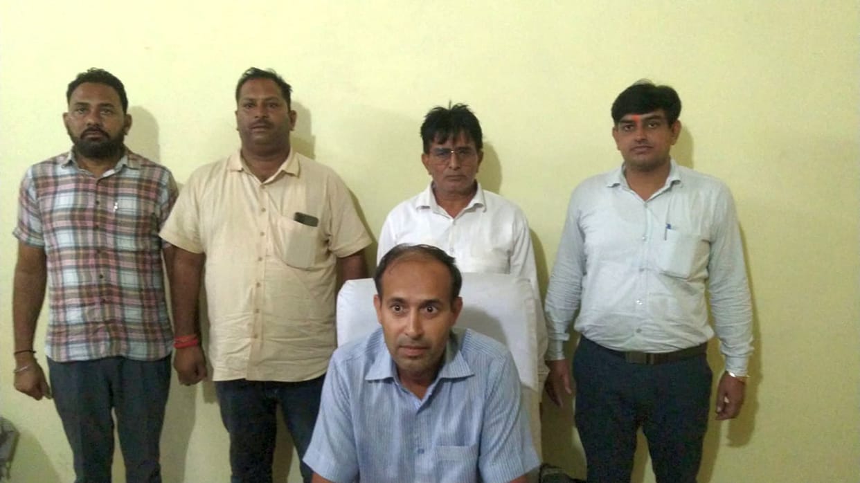 Patwari of Kulan sub-tehsil arrested for demanding bribe in the name of Intkaal