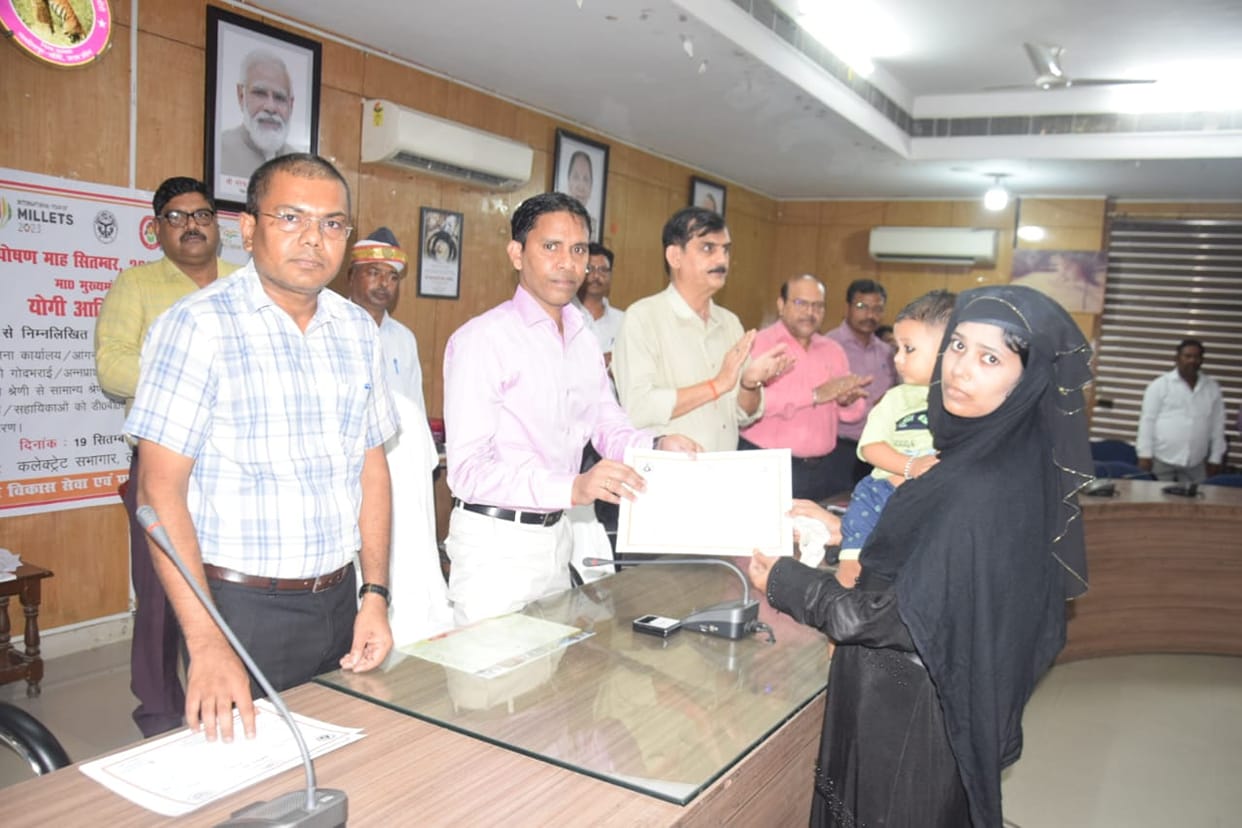2875 Anganwadi workers and 2285 assistants of the district got uniforms.