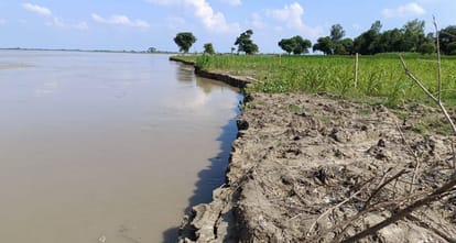 Land erosion intensifies due to decreasing water level of Ramganga, infection spreading