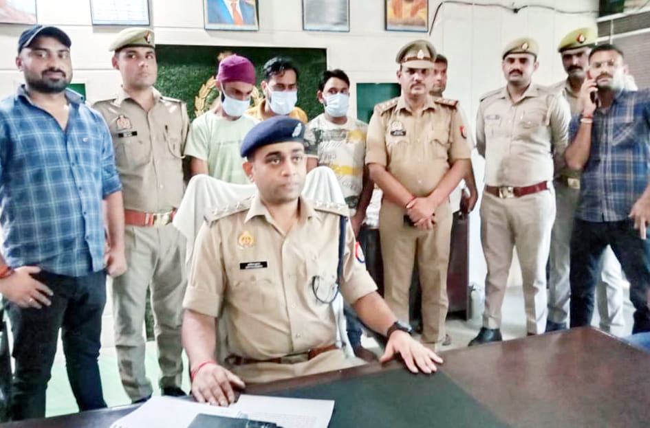 Three people arrested for demanding extortion from hotel owner