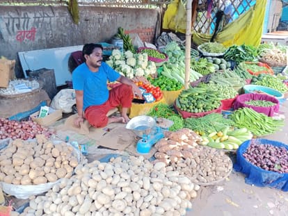 Now onion gained momentum, tomato became breathless