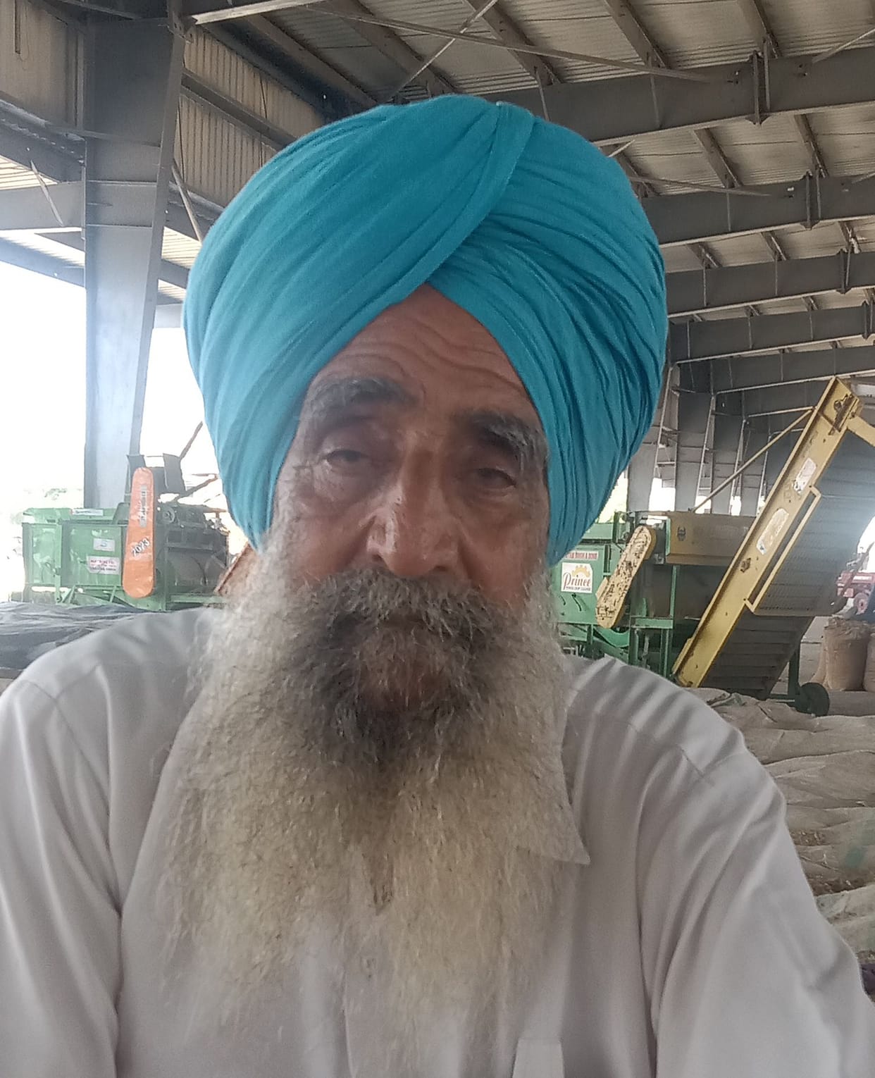 Farmers helpless in front of rain, fear of moisture in paddy