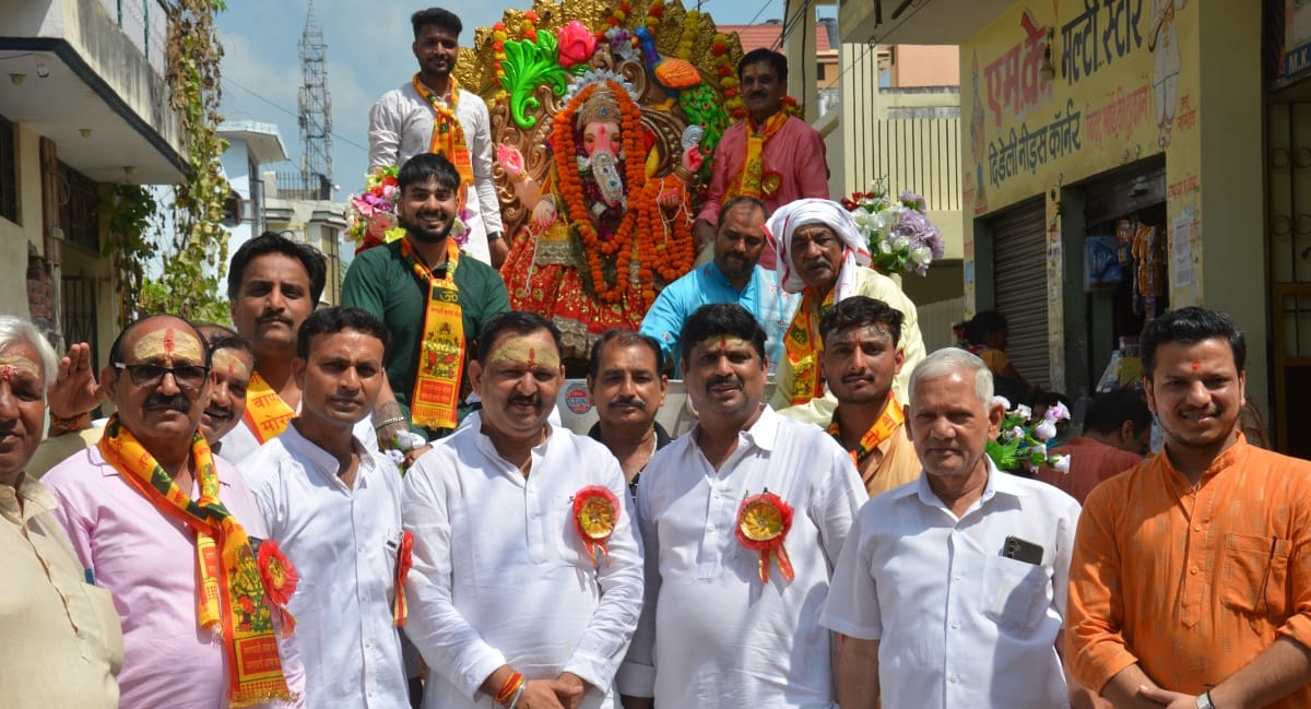 Procession taken out with Ganpati Bappa Moriya