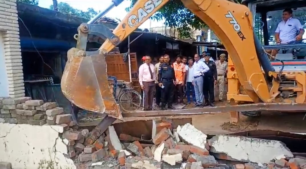 Corporation's bulldozer runs on encroachment on Behat Road