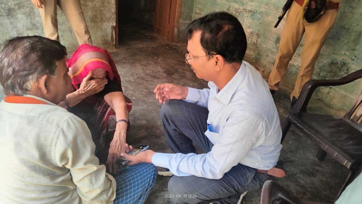 santi Reached village after getting possession after 22 years in deoria