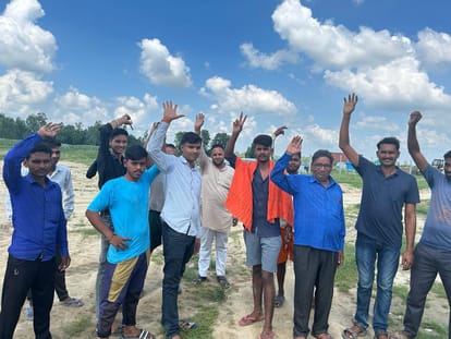 Workers protest against contractor for not getting daily wages