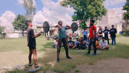 Players showed strength in weight lifting competition