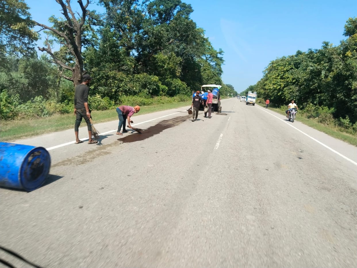 Potholes started being filled on Assam Highway, drivers will get relief