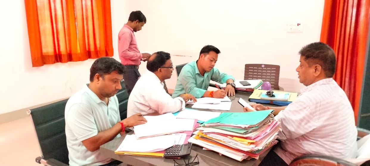 Audit team scrutinized records in Nagar Panchayat Naugawan Pakriya