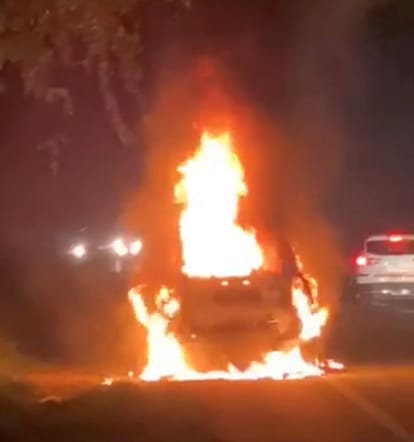 Car suddenly caught fire on the highway