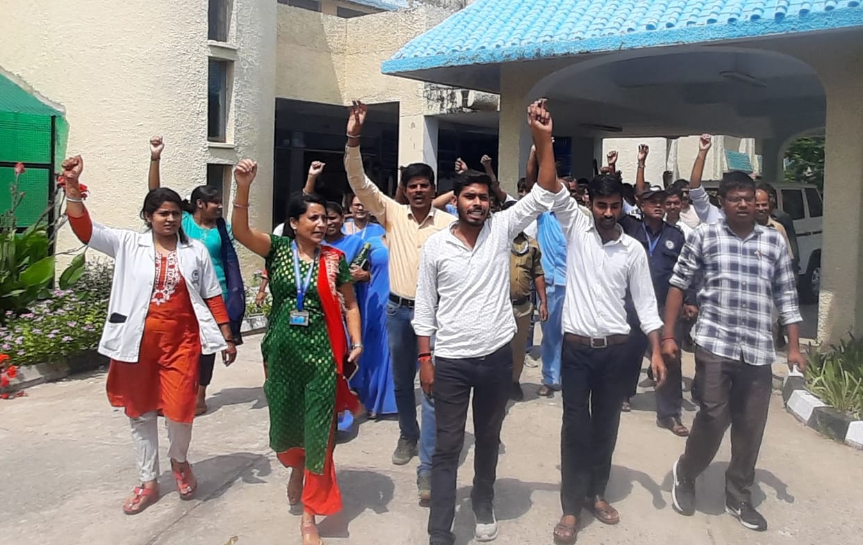 Bifurcated employees and Congressmen, protest