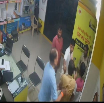 SDM slapped the businessman, removed him from the case and conducted investigation