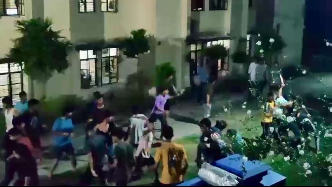 Student's fight in engineering collage dwarahat