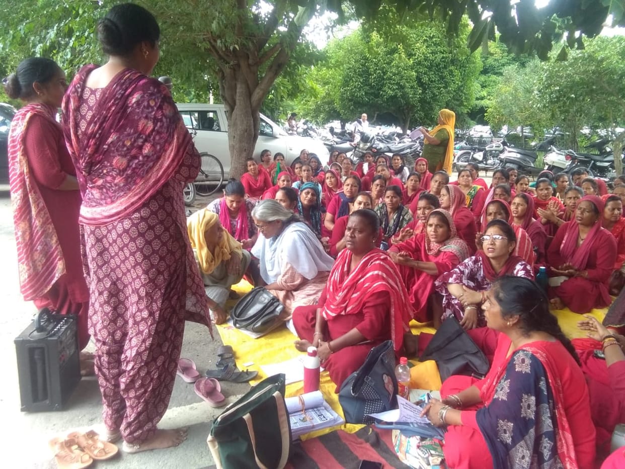 ASHA worker fell unconscious, sent to hospital by ambulance