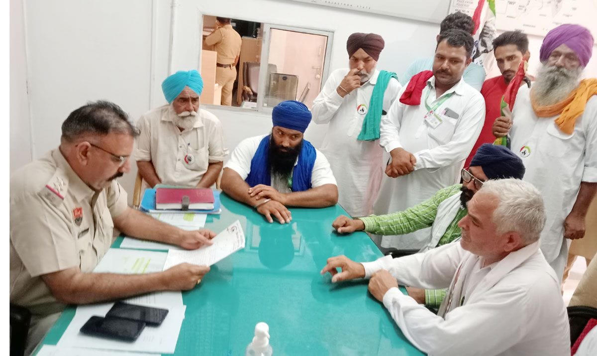 Farmers met the police station in-charge to recover the tractor