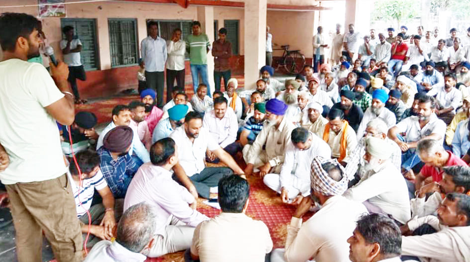 Farmers demanded outstanding payment of Rs 300 crore