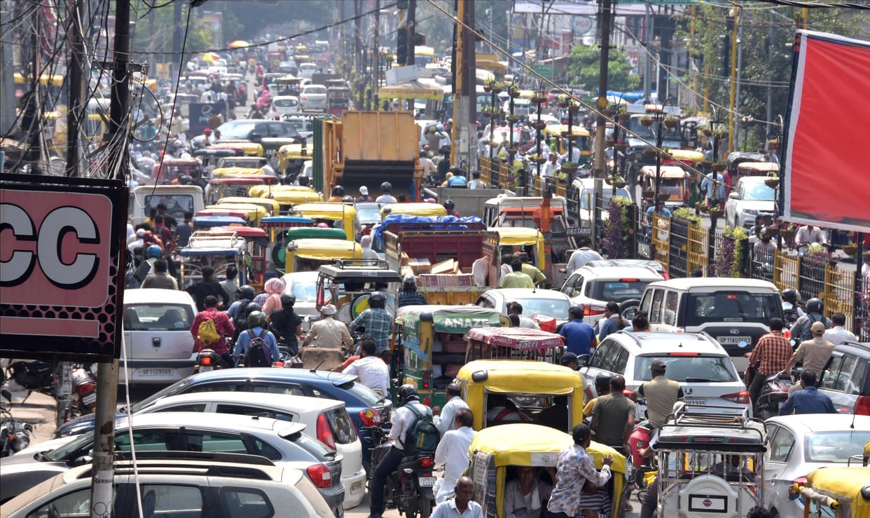 City struggling with traffic jam, careless officers, public worried